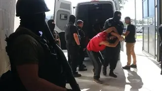 Ocho detenidos por delitos federales fueron trasladados a Rosario