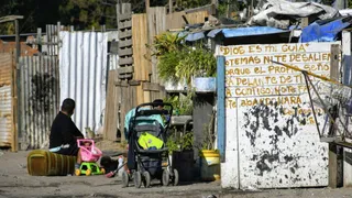 La otra cara del festejo oficial: casi la mitad de los argentinos son pobres
