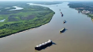 Conflicto Argentina - Paraguay: gremio marítimo se opone a conceder peaje en la Hidrovía