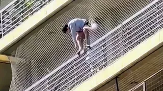 Dramático rescate de un niño en un balcón del octavo piso en Pellegrini y Corrientes