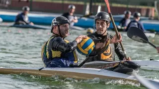 Kayak polo en las piletas del Parque Alem: de qué va y cómo anotarse