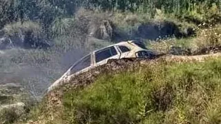Se incendió un auto a la vera del Ludueña: una persona murió calcinada 