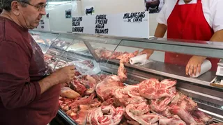 La carne sigue en aumento y los clientes solo compran lo que consumen en el día
