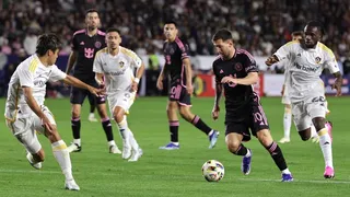 Messi hizo magia en el último instante para su primer gol del año