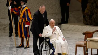 El Papa pidió justicia social y advirtió sobre la falsedad del "dios mercado"