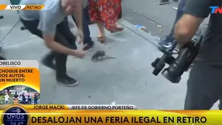 Una rata gigante causó pánico en una ronda de prensa de Macri