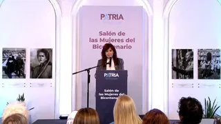 Cristina inaugura el Salón de las Mujeres del Bicentenario en el Instituto Patria 