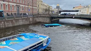 Un colectivo perdió el control y cayó a un río en Rusia: hay tres muertos
