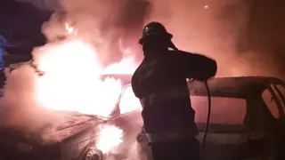 Nuevamente aparecieron autos incendiados en Rosario