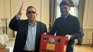 Maslatón visitó a Pullaro en Rosario y se llevó un regalo singular 
