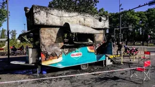 Un histórico carrito del Parque Independencia fue consumido por un incendio