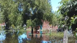 Vecinos de La Vuelta del Paraguayo denuncian abandono estatal ante una nueva inundación